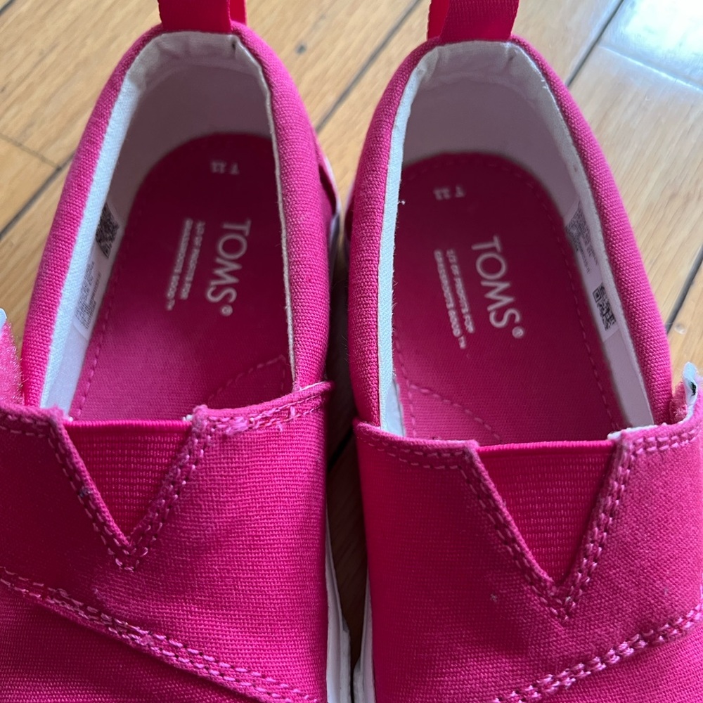 TOMS Kids Fuchsia Slip-On Sneakers